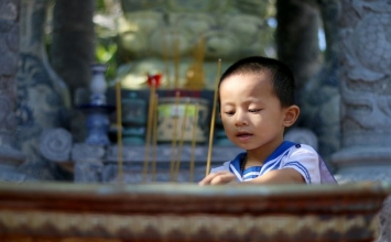 Dân huyện đảo Trường Sa lên chùa cầu bình an